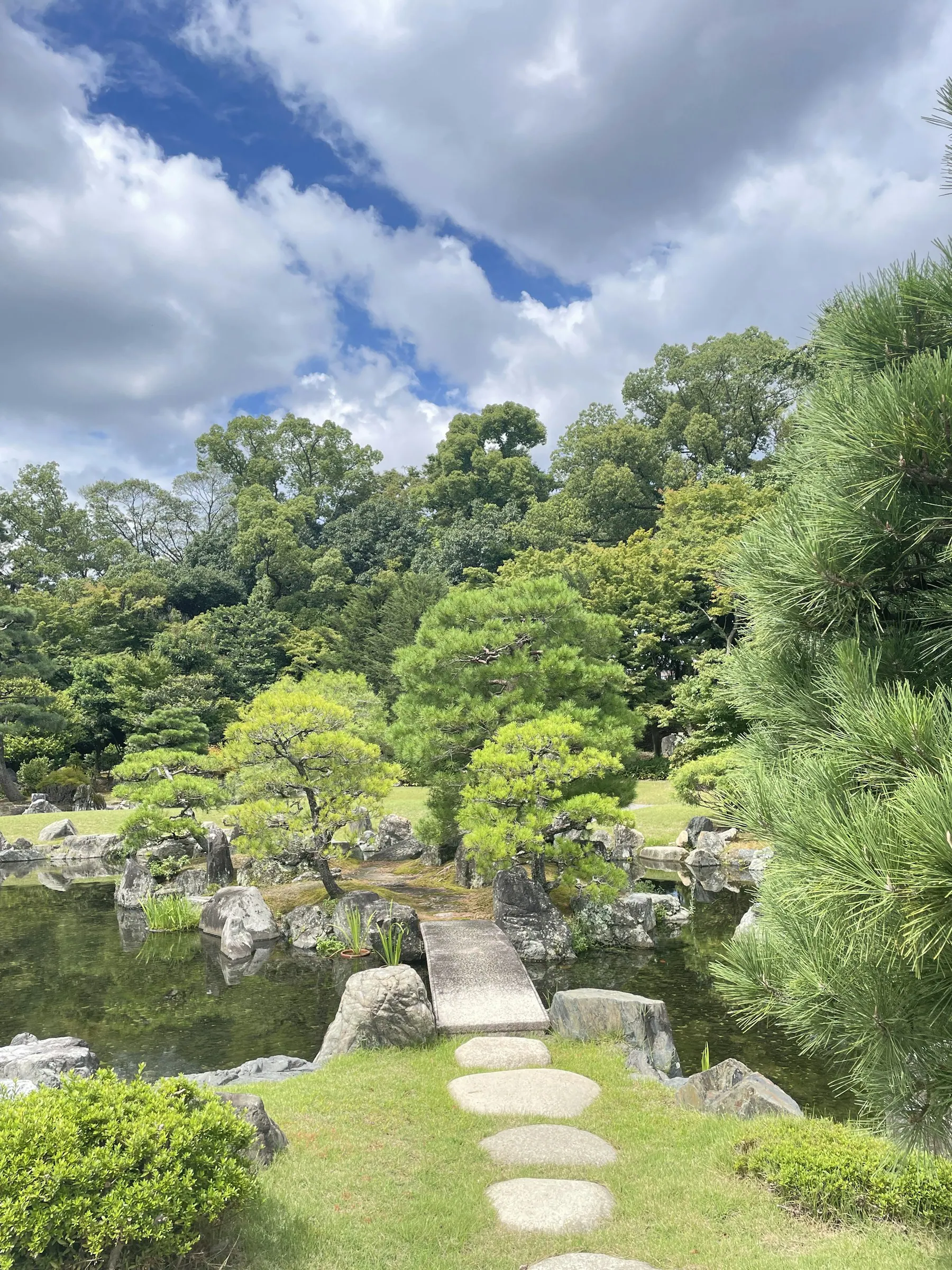 日本庭園の小道